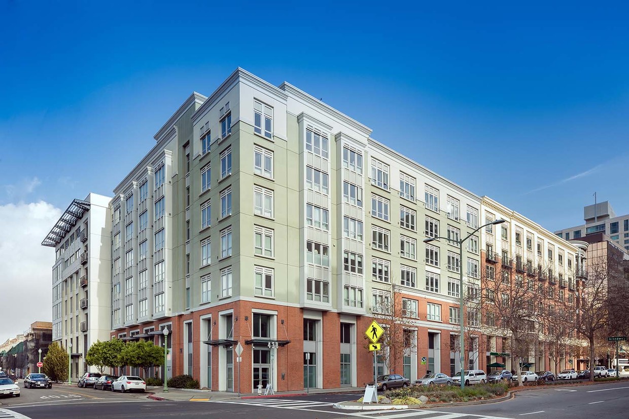Primary Photo - 438 W Grand Ave