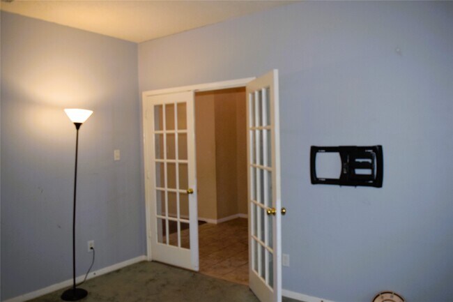 Building Photo - 8511 Cross Country Dr