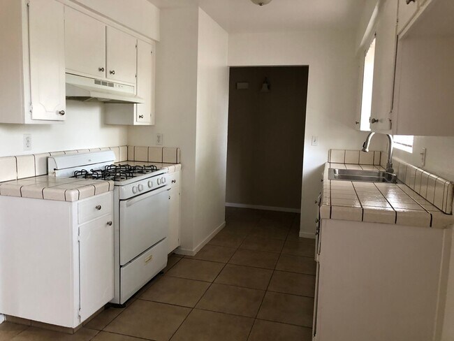 Building Photo - 657 E. SONORA  3 BEDROOM 2 BATHROOM TULARE