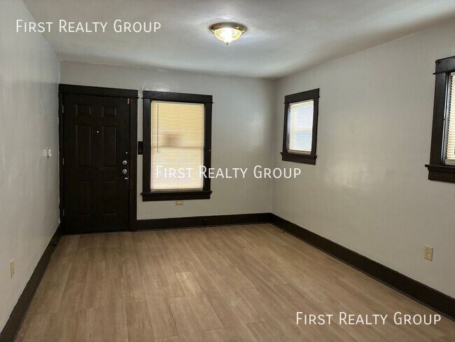 Foto del edificio - 3216 Hoover Ave