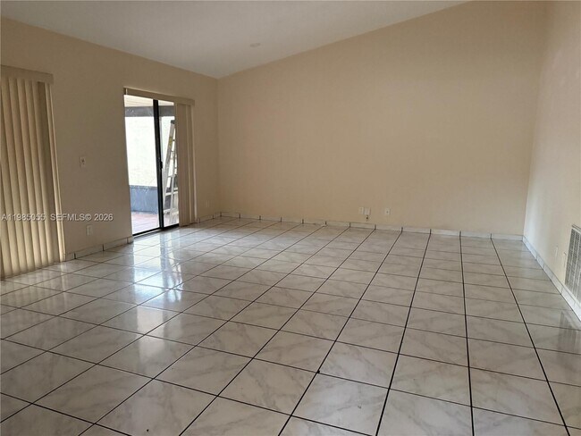 Foto del edificio - 17321 NW 63rd Ave