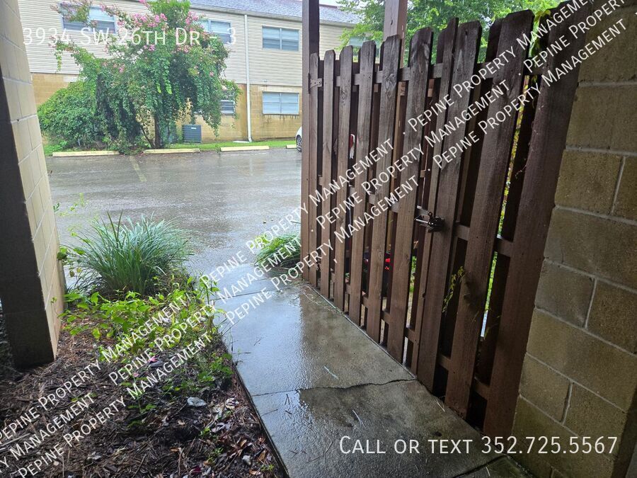 Primary Photo - 3934 SW 26th Dr