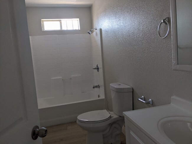 Building Photo - 1602 W 38th St