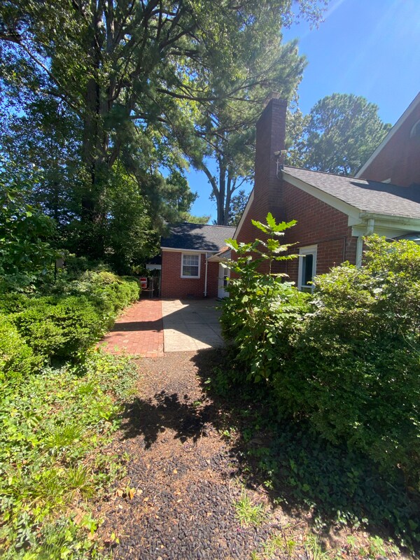 Building Photo - 24 Holly Dr