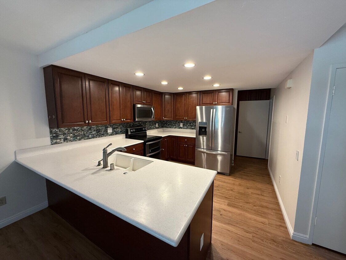 Foto principal - Two-Story 3 Bed, 3 Bath with Bonus Room in...