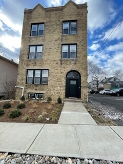 Building Photo - 84 Chestnut St