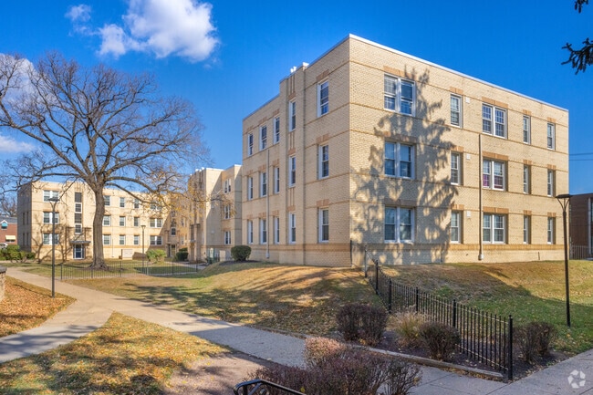 Building Photo - Chillum Manor Apartments