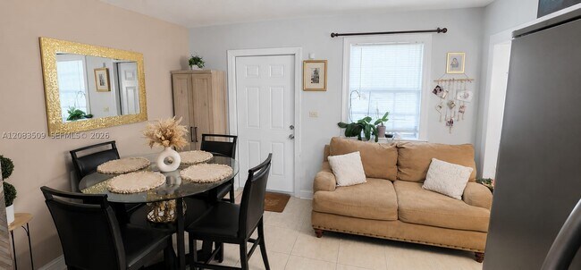 Foto del edificio - 1533 NE 48th St