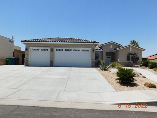 Building Photo - 2313 S Del Rosa Dr