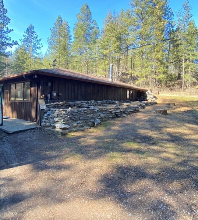 Foto del edificio - Spacious Four bedroom home in Post Falls