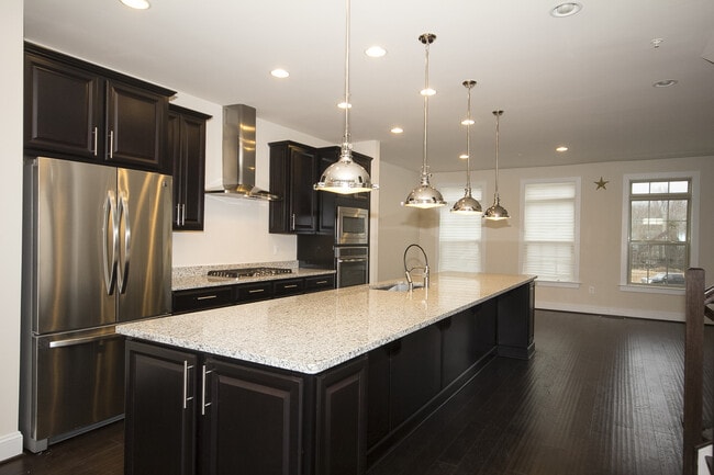 Building Photo - 2912 Middleham Ct
