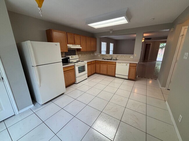 Foto del edificio - Charming 2 Bedroom, 2 Bathroom Home in Pri...