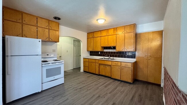 Building Photo - 3 bedroom, 2 bath Single Family house