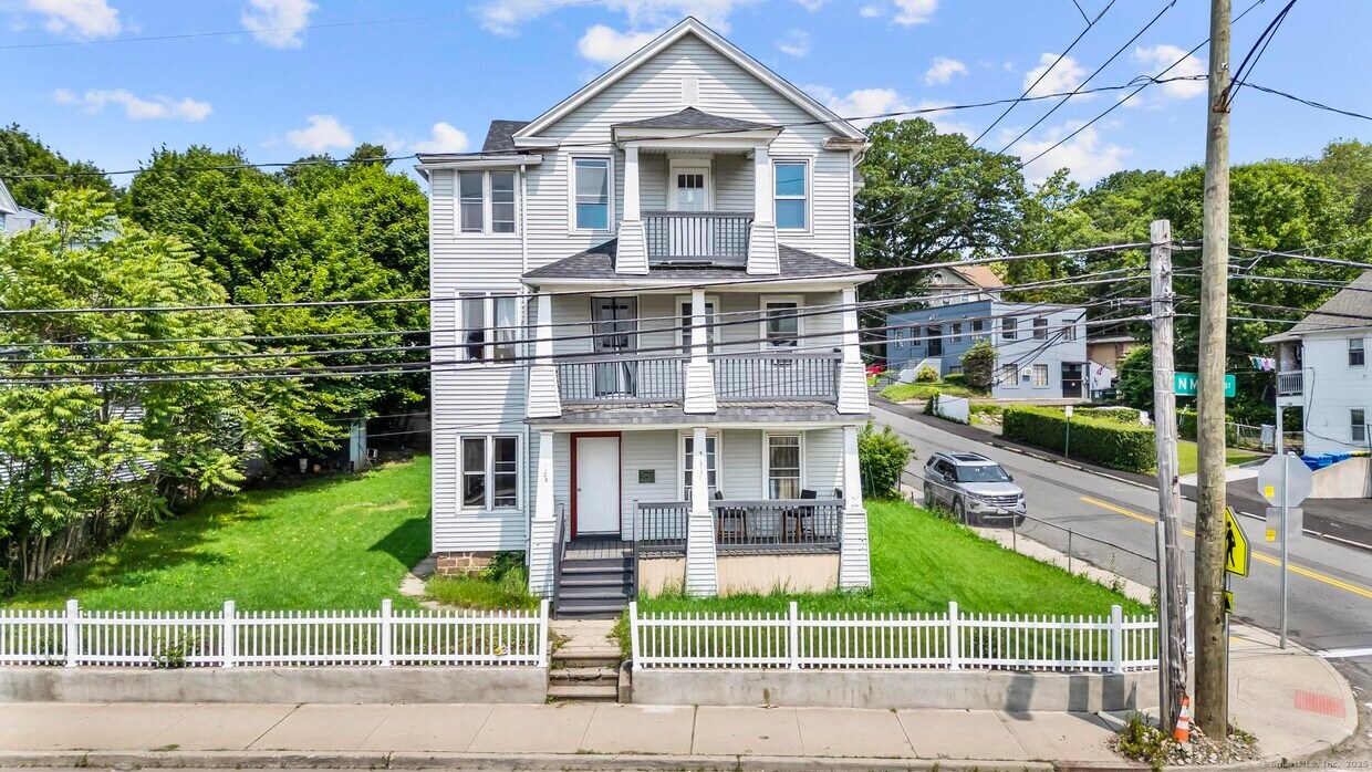 Primary Photo - 1105 N Main St