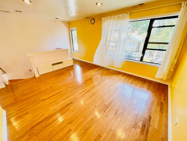 Building Photo - 3036 S Lowe Ave