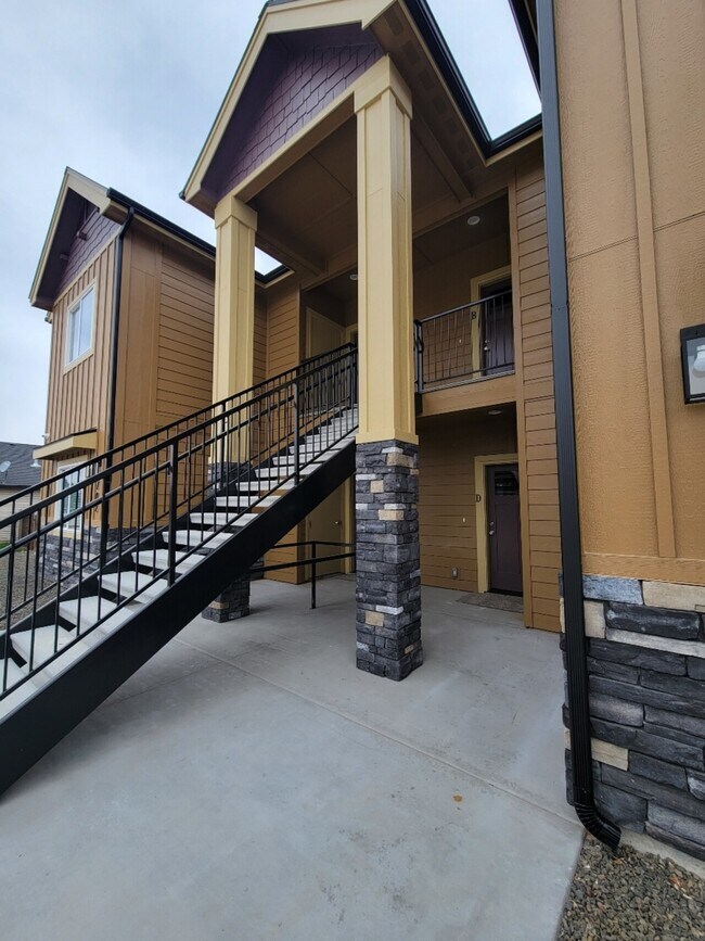 Building Photo - 702 E 6th Emmett