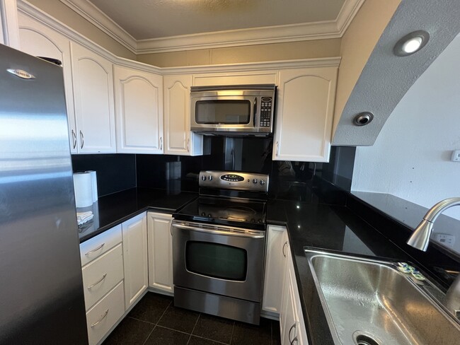 Kitchen - 900 Bush St