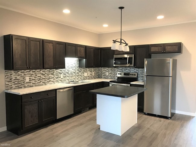Building Photo - 4 br, 3 bath Townhome - Eagles Edge Phase 2