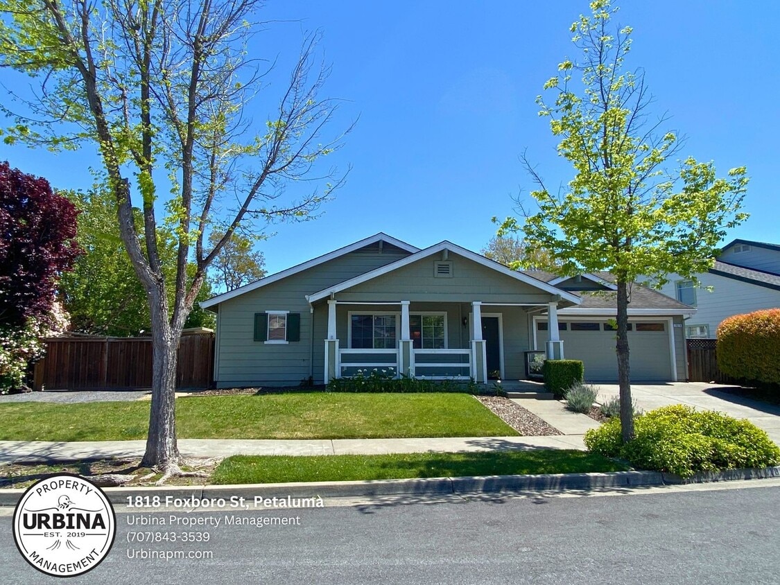 Primary Photo - Darling Petaluma East Side Home with RV Pa...