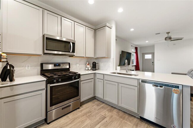 Building Photo - 12519 Fleet River Rd