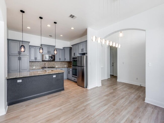 Foto del edificio - 15224 Glen Heather Dr