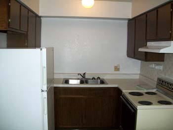 Kitchen - Colonial Apartments