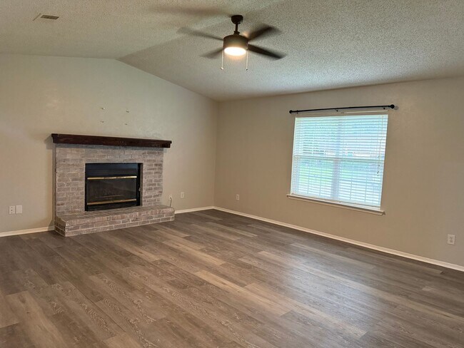 Foto del edificio - 3 Bedroom in Springhill ISD