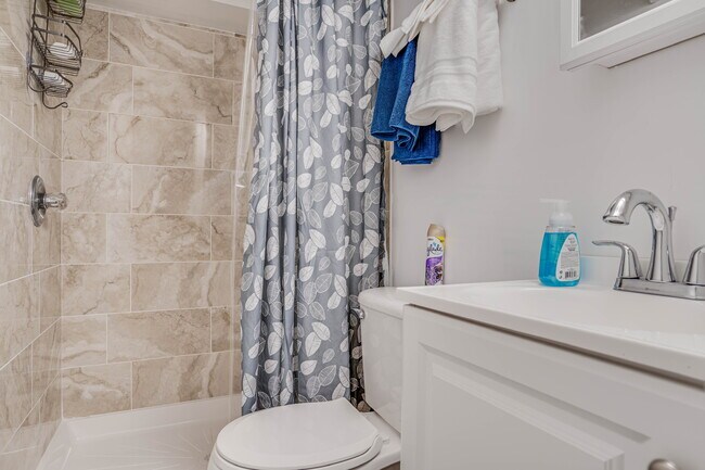 Foto del edificio - 1714 E St NE