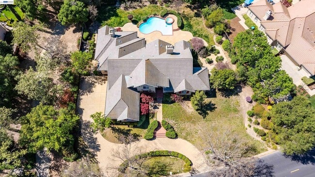 Building Photo - 2779 E Ruby Hill Dr