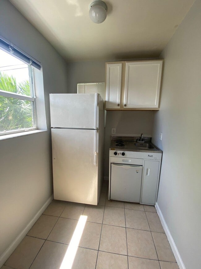 Foto del edificio - 1497 W 34th St