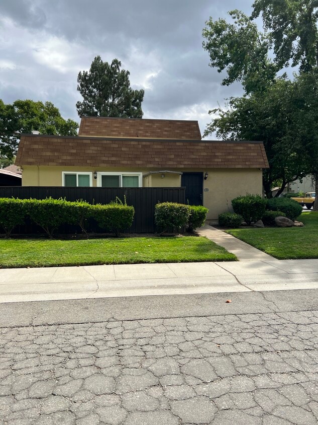 8833 La Riviera Dr Unit A, Sacramento, CA 95826 Condo for Rent in
