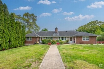 Building Photo - 118 Knollwood Ave