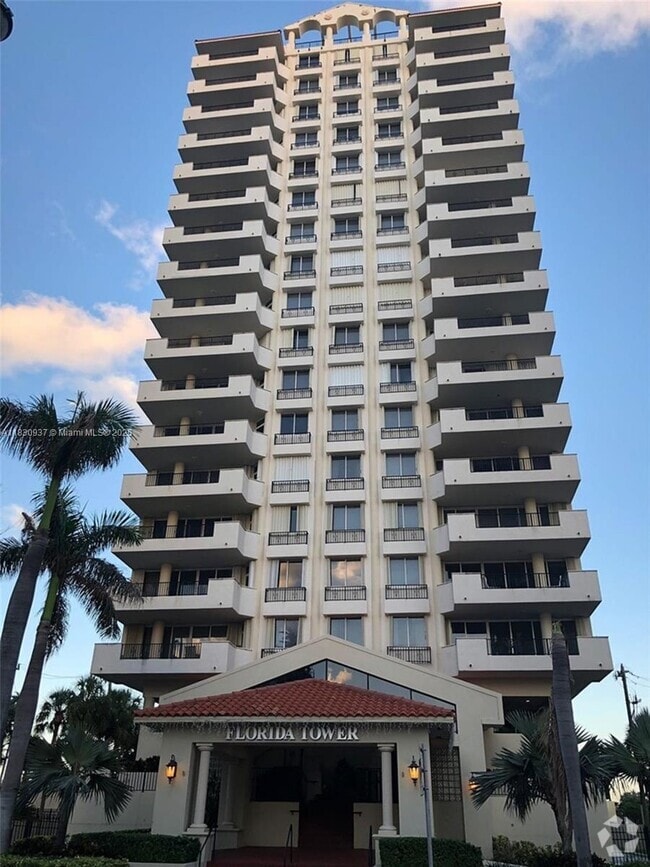 Building Photo - 6422 Collins Ave