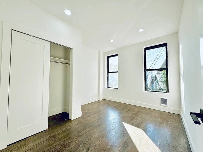 Building Photo - 854 4th Ave