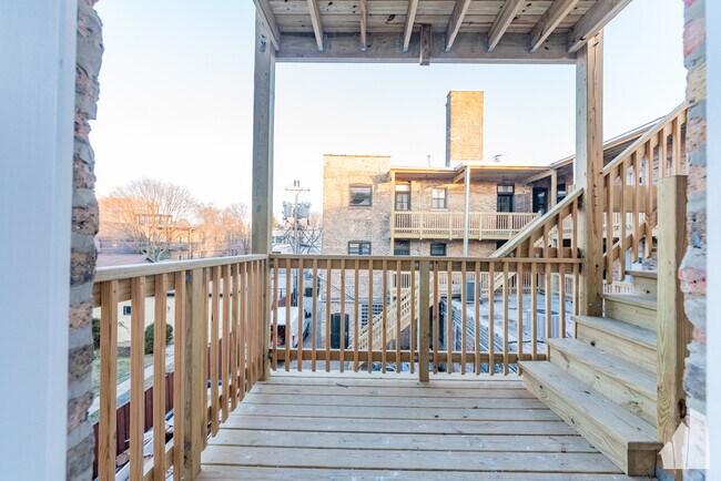 Foto del edificio - 1050 W Cornelia Ave