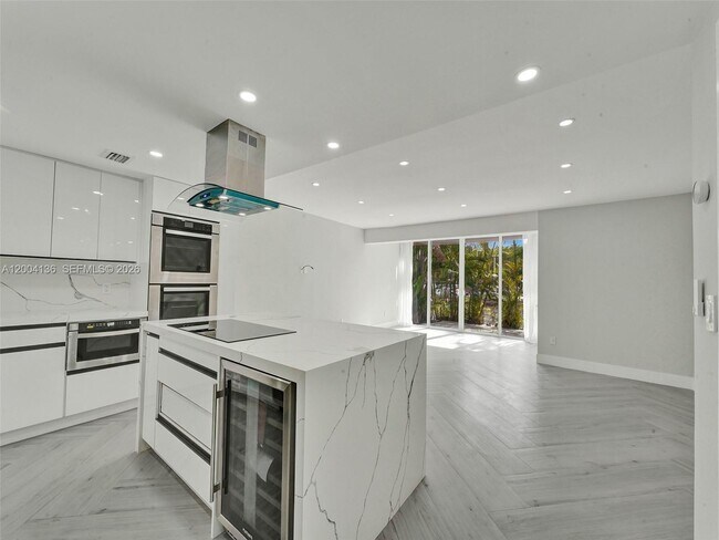 Foto del edificio - 3744 NE 167th St