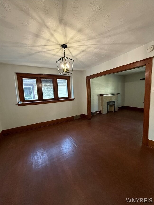 Foto del edificio - 301 Crestwood Ave