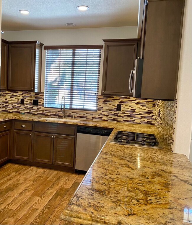 Building Photo - 3 Bedroom Home for Rent in Valencia!