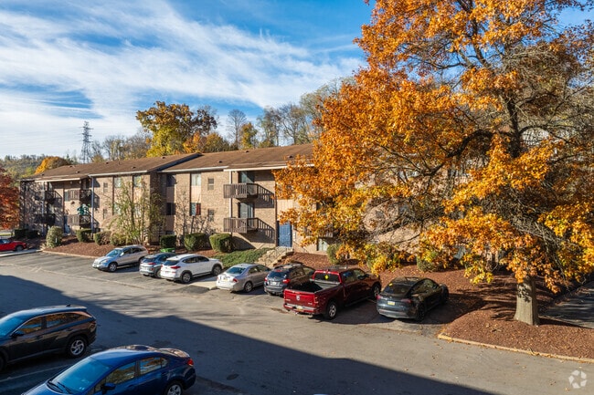 Building Photo - Sandy Creek