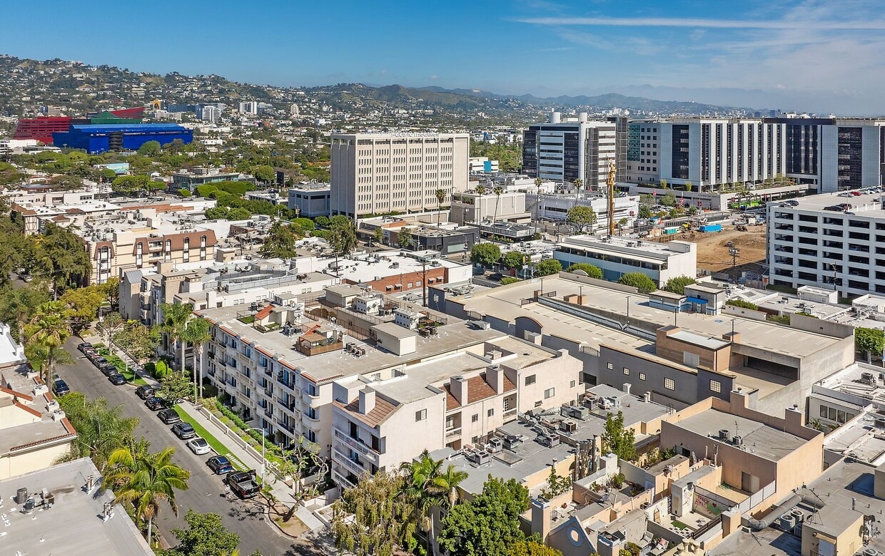 Building Photo - 132 S Clark Dr