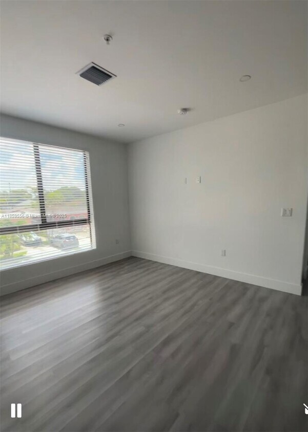 Foto principal - 859 E 24th St