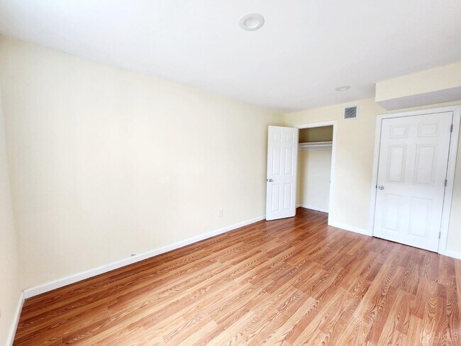 Foto del edificio - 3222 Revere Rd