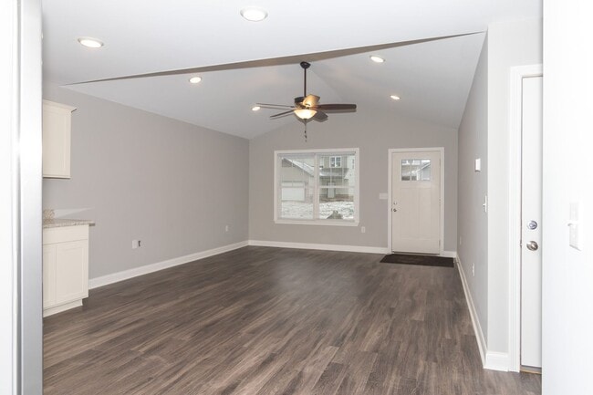 Building Photo - Now Pre Leasing 3 Bedroom 2 Bath Luxury Ranch Home In Winchester Ky!