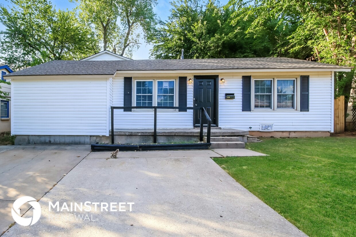 Primary Photo - 1105 Locust Dr