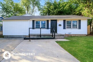 Building Photo - 1105 Locust Dr