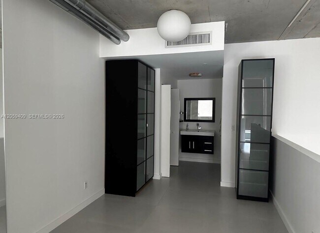 Foto del edificio - 690 SW 1st Ct