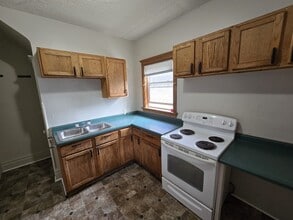 Building Photo - 215 17th St NE