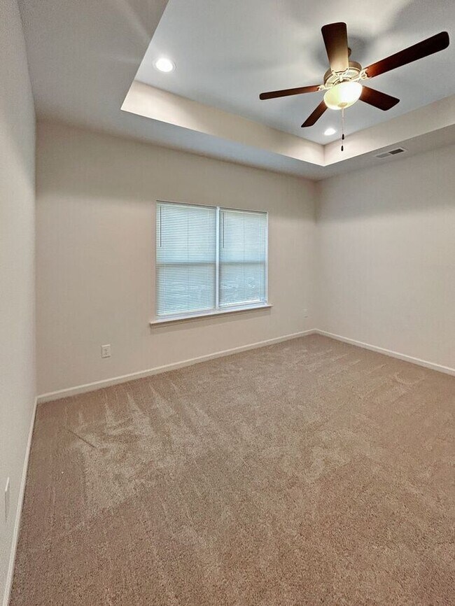 Foto del edificio - 519 E Robinson St