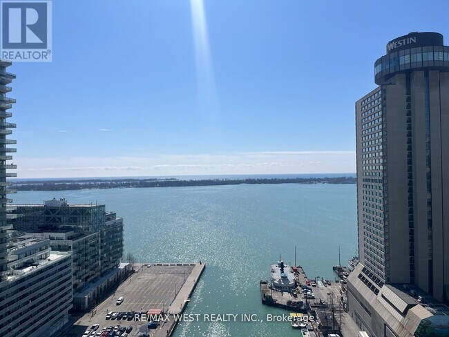 Photo du bâtiment - 10 Yonge St