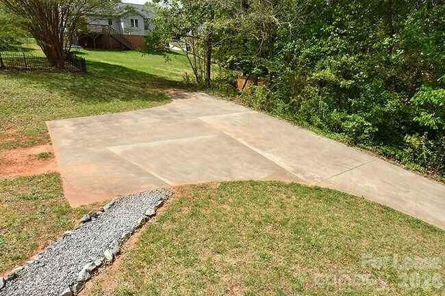 Foto del edificio - 5211 Foley Dr